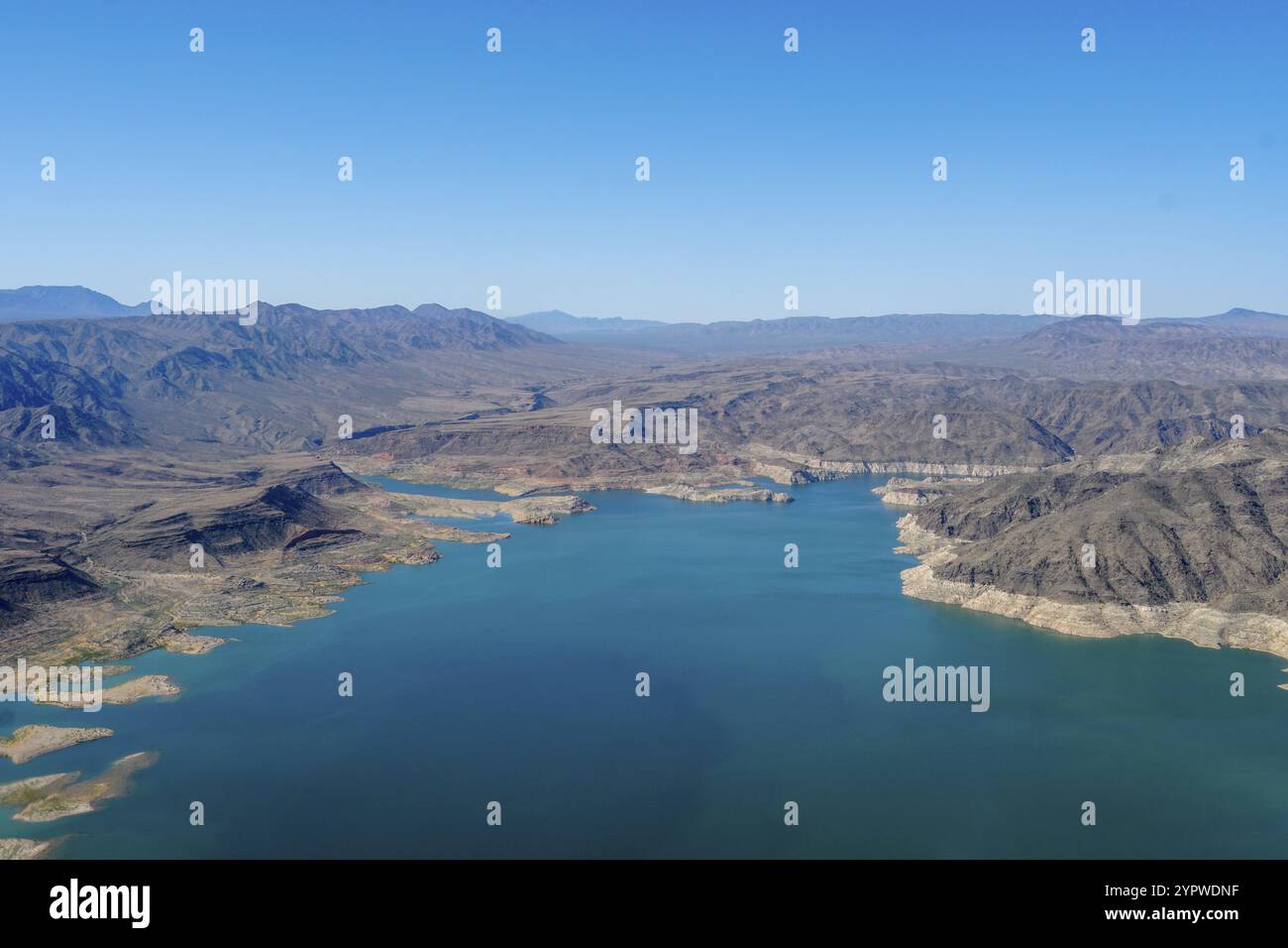 Vue aérienne du lac Mead, lac artificiel qui se trouve sur le fleuve Colorado, états du Nevada et de l'Arizona. Le plus grand réservoir d'eau des États-Unis Banque D'Images