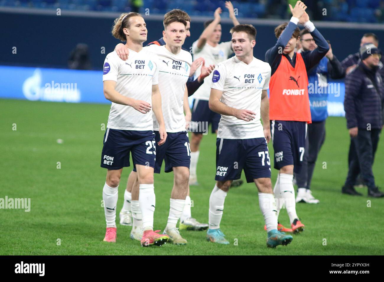 Saint-Pétersbourg, Russie. 1er décembre 2024. Kirill Pechenin (25 ans), Ivan Oleynikov (19 ans) et Vladislav Shitov (73 ans) de Krylya Sovetov vu lors du match de football de la première Ligue russe entre Zenit Saint-Pétersbourg et Krylya Sovetov Samara à Gazprom Arena. Score final Zenit 2:3 Krylya Sovetov. Crédit : SOPA images Limited/Alamy Live News Banque D'Images