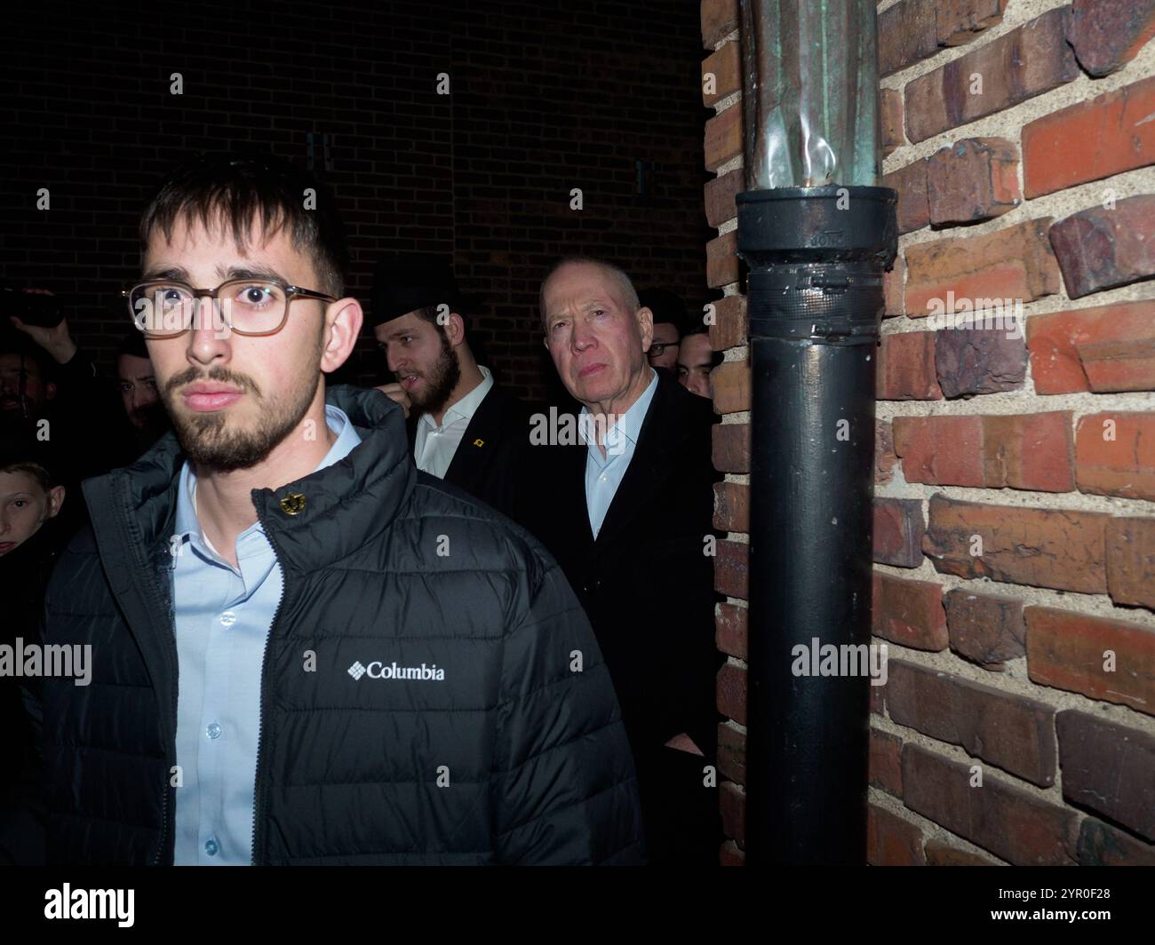 L'ex-ministre de la Défense Yoav Gallant visite le quartier général de Chabad dans les hauteurs de la couronne et prononce un discours Banque D'Images