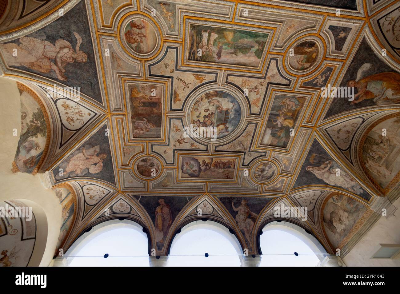 GÊNES, ITALIE, 18 MAI 2024 - le plafond peint des Archives d'État de Gênes, Italie Banque D'Images