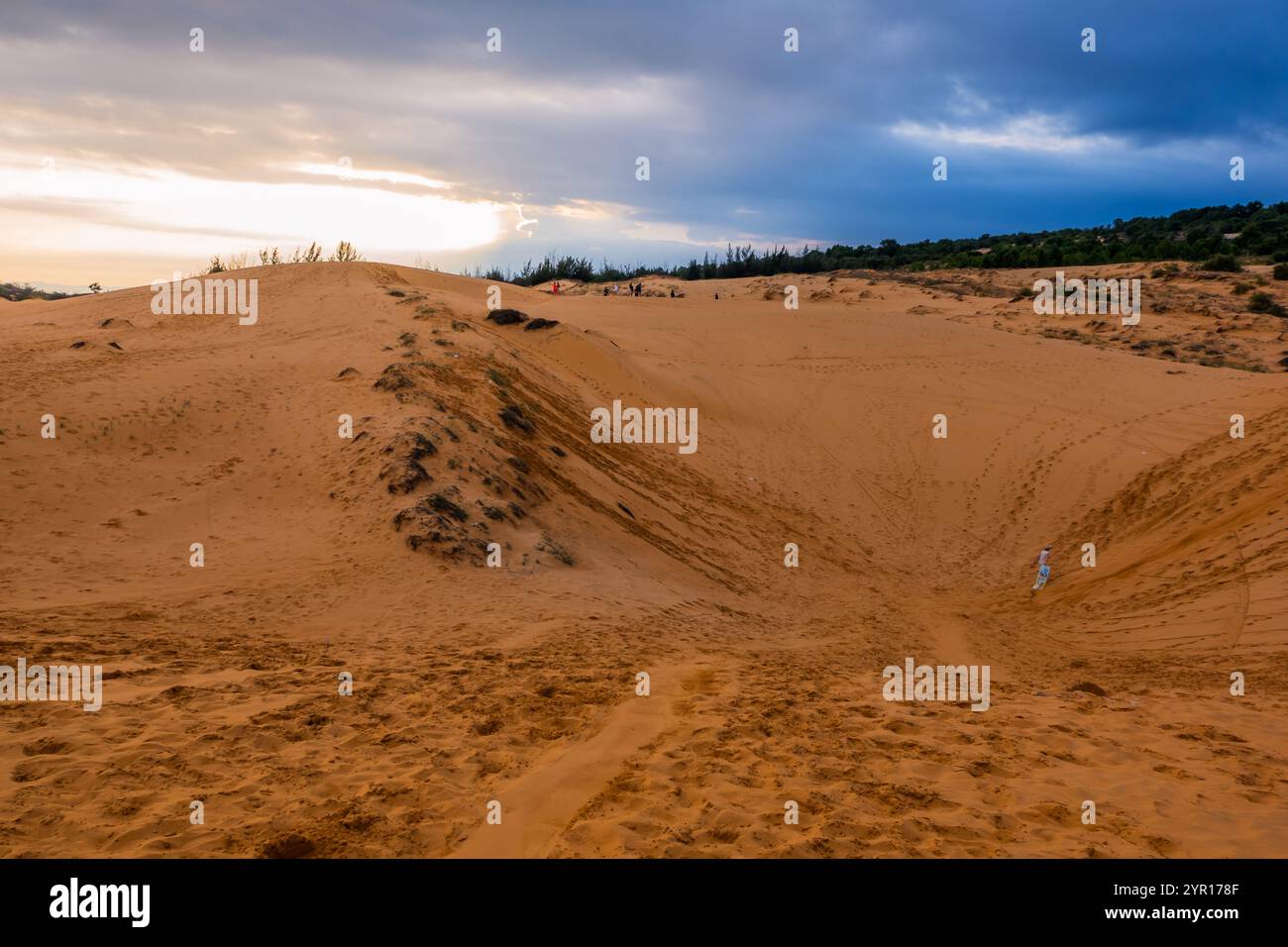 Les superbes dunes de sable rouge à Mui ne, Vietnam au coucher du soleil Banque D'Images
