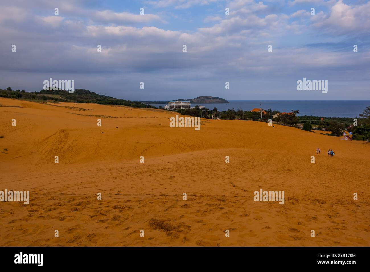 Les superbes dunes de sable rouge à Mui ne, Vietnam au coucher du soleil Banque D'Images