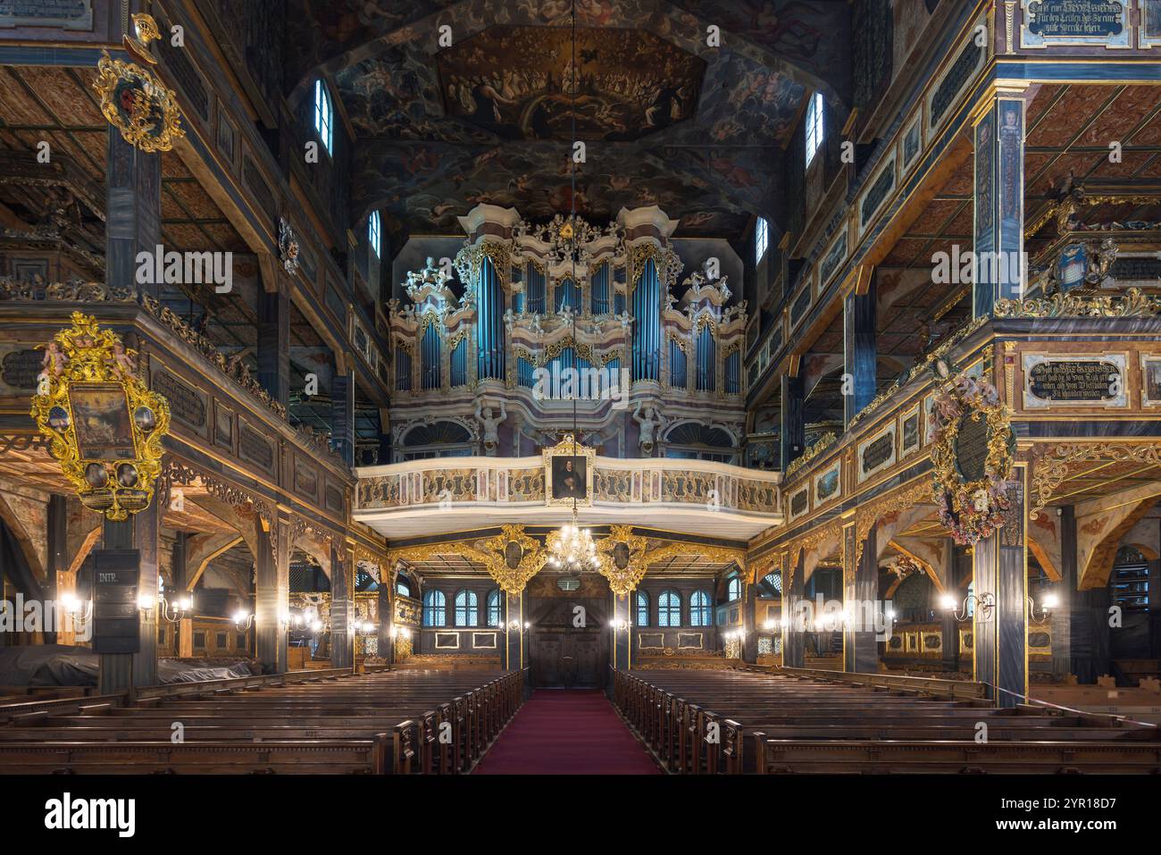 Découvrez l'intérieur magnifique de l'église de la paix de Swidnica, qui présente des boiseries élaborées et de l'art, en Pologne Banque D'Images