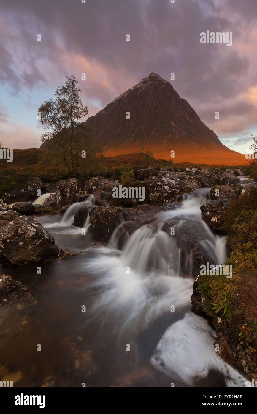 Cascade de Glen Etive Mor dans la vallée de Glencoe, en Écosse Banque D'Images