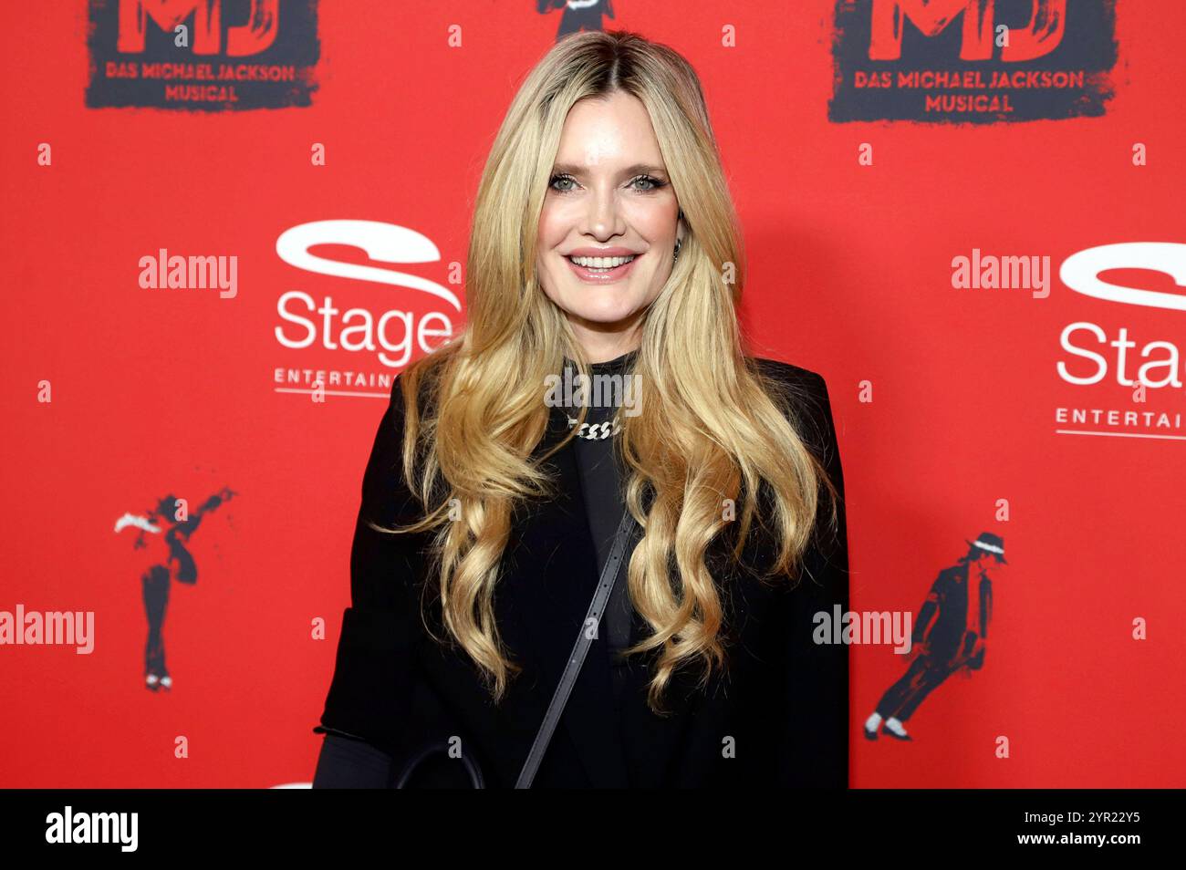 Mirja du Mont BEI der Premiere des comédies musicales MJ - Das Michael Jackson musical im Stage Theater an der Elbe. Hambourg, 01.12.2024 *** Mirja du Mont à la création de la comédie musicale MJ Das Michael Jackson musical au théâtre de scène an der Elbe Hambourg, 01 12 2024 Foto:xgbrcix/xFuturexImagex mj_4229 Banque D'Images