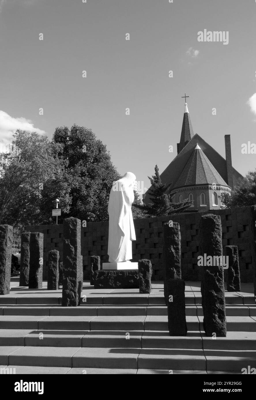 La statue de Jésus pleuré au mémorial national d'Oklahoma City, un hommage poignant aux victimes de l'attentat de 1995. Banque D'Images