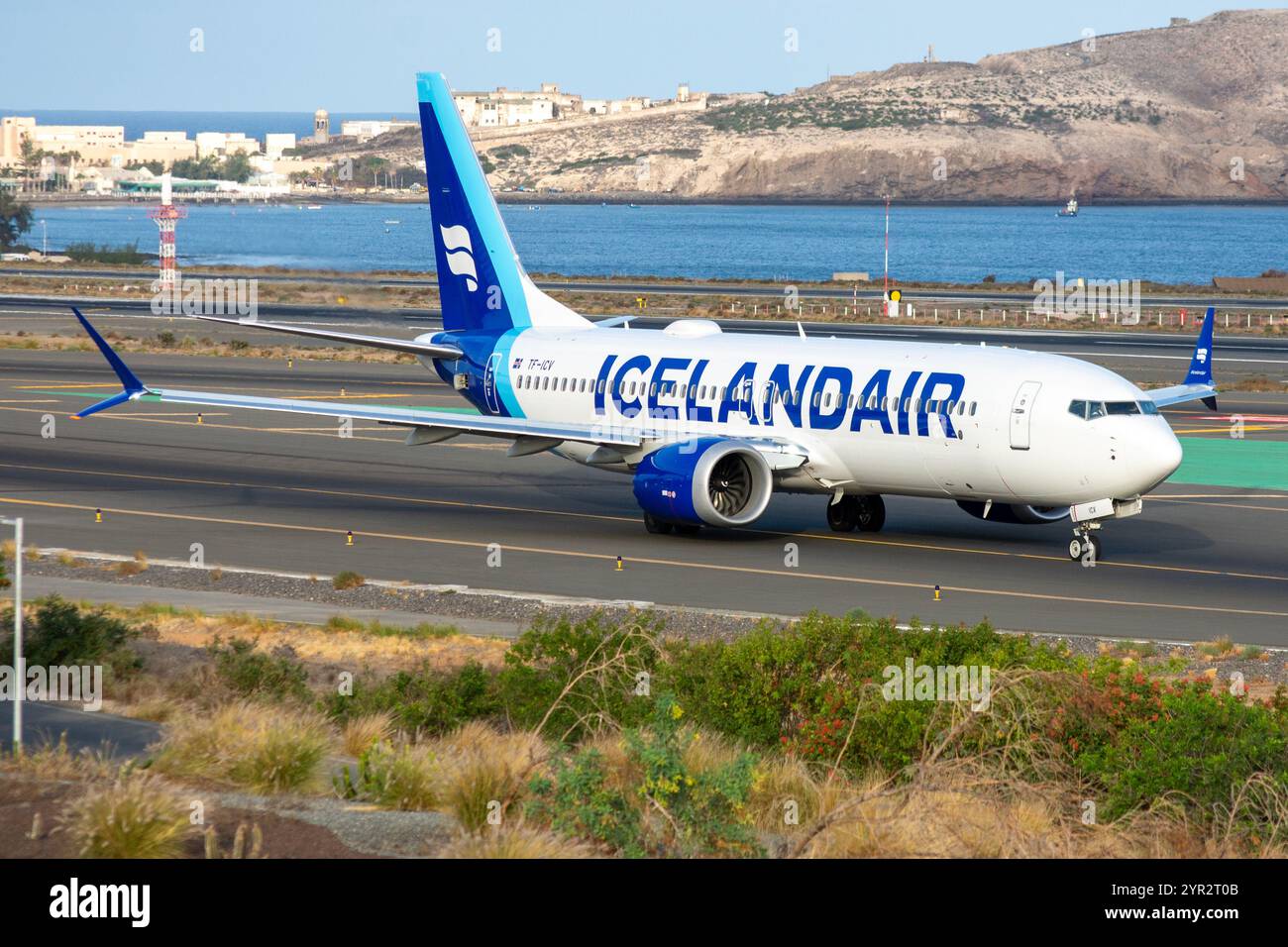 Boeing 737 MAX Airline de la compagnie Icelandair circulant à l'aéroport de Gran Canaria. Banque D'Images