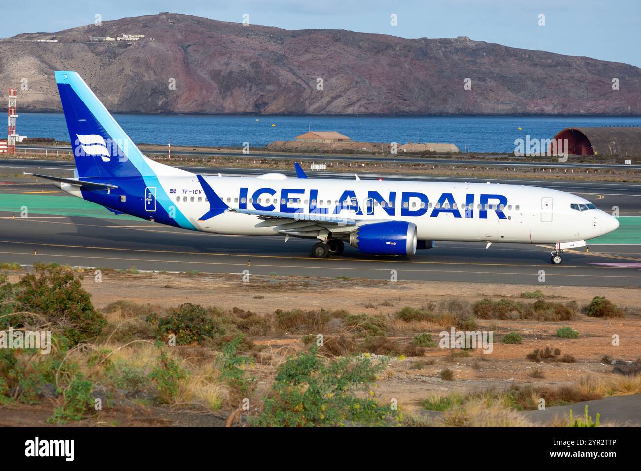 Boeing 737 MAX Airline de la compagnie Icelandair circulant à l'aéroport de Gran Canaria. Banque D'Images