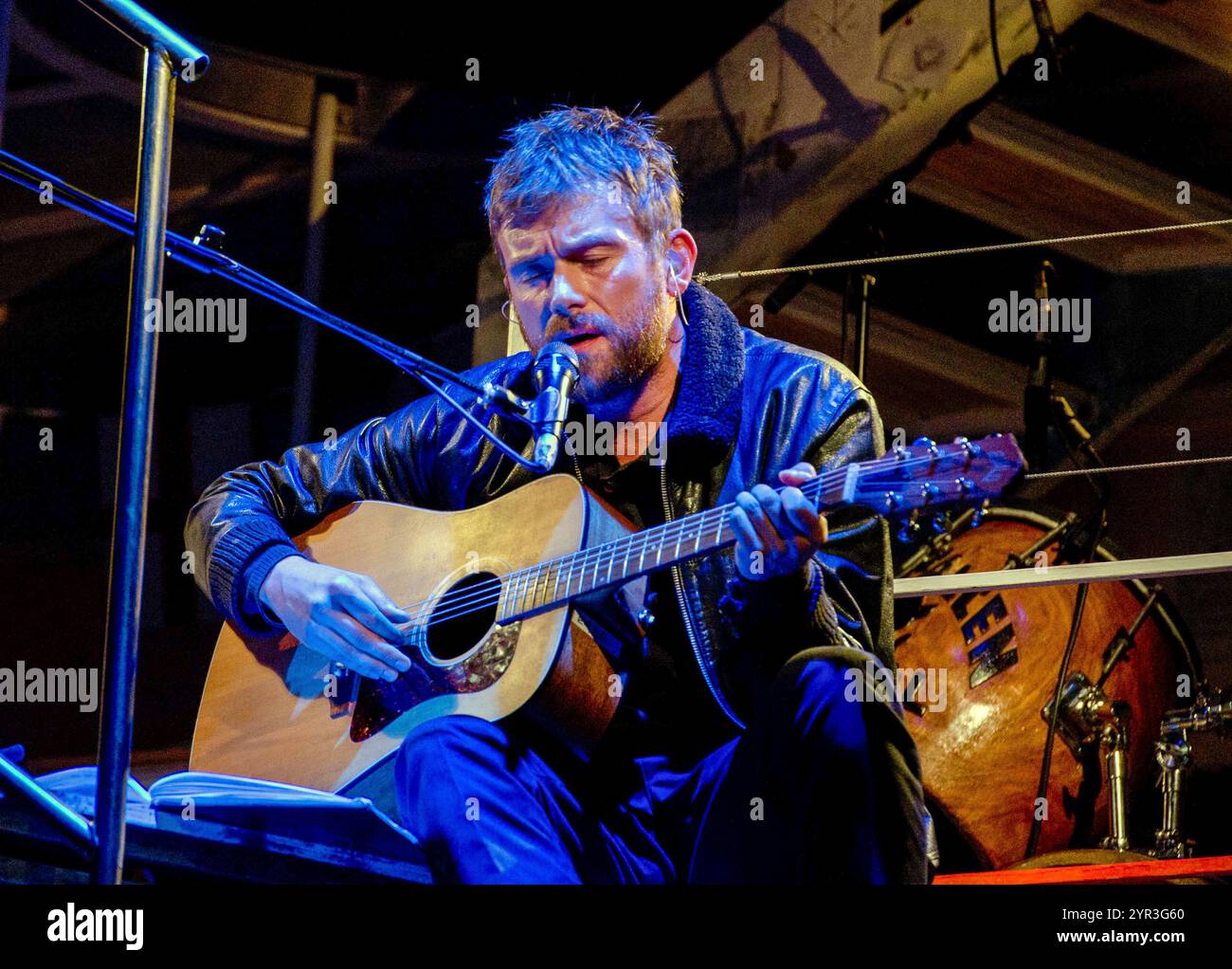 DR DEE co-créateur et compositeur : Damon Albarn chef d'orchestre : Andre de Ridder décor : Paul Atkinson costumes : Katrina Lindsay éclairage : Paule Constable co-créateur et réalisateur : Rufus Norris Damon Albarn (compositeur, co-créateur, interprète) Manchester International Festival (MIF) / Palace Theatre, Manchester, Angleterre 01/07/2011 Banque D'Images