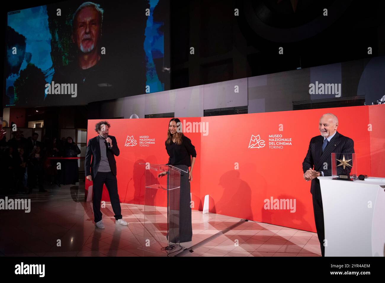 Zoe Saldana a Torino per la consegna del premio Stella della mole presso il Museo del Cinema di Torino, Italia - Cronaca - Luned&#xec ; 2 dicembre 2024 - Matteo SECCI/ Credit : LaPresse/Alamy Live News Banque D'Images