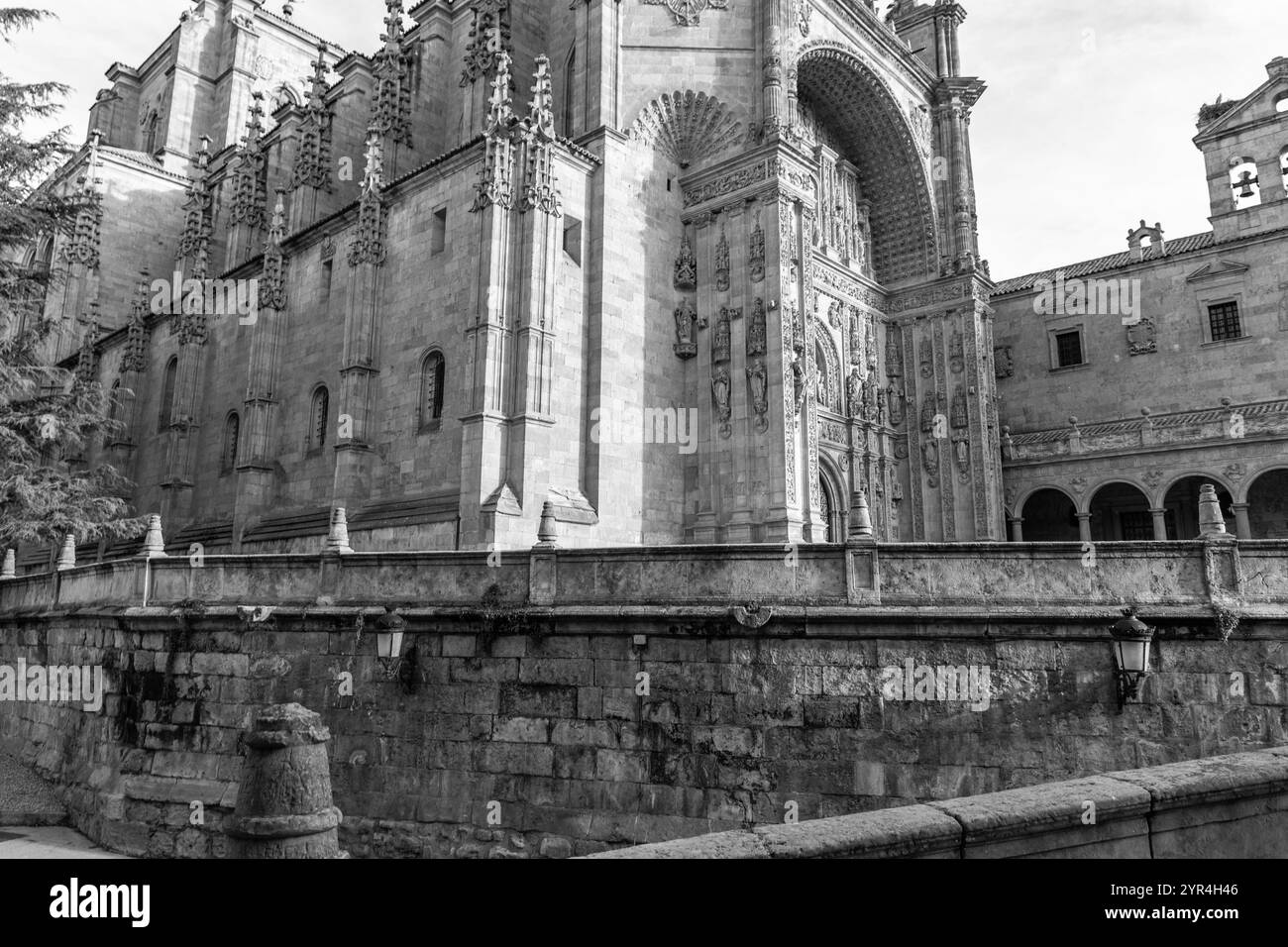 Salamanque, Espagne - 20 février 2022: Le Convento de las Duenas est un couvent dominicain à Salamanque. Construit aux 15th et 16th siècles. Banque D'Images