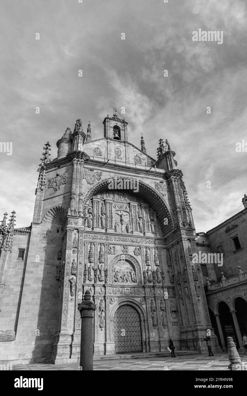 Salamanque, Espagne - 20 février 2022: Le Convento de las Duenas est un couvent dominicain à Salamanque. Construit aux 15th et 16th siècles. Banque D'Images