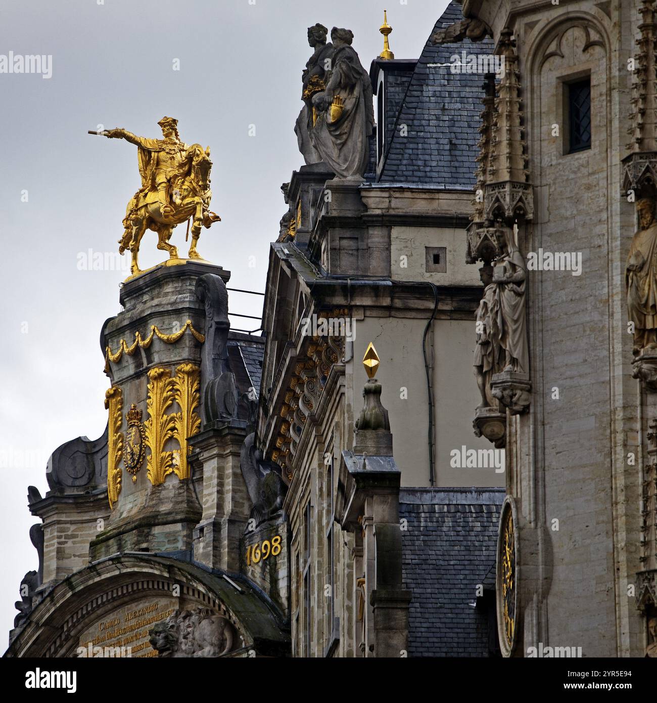 Le cavalier d'or Charles de Lorraine sur le guildhall L'arbre d'Or, Guilde des brasseurs, Grand-place, Grote Markt, Bruxelles, Belgique, Europe Banque D'Images