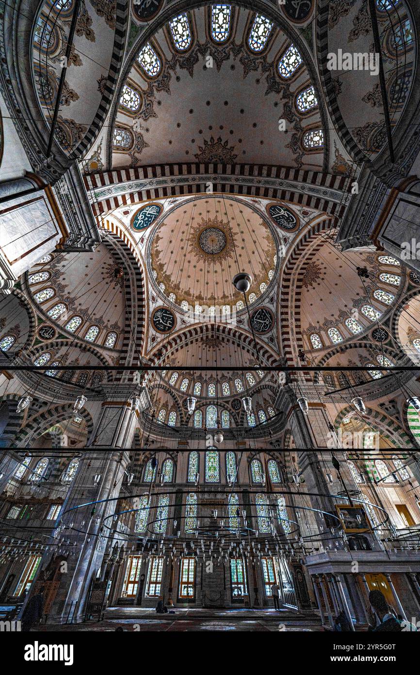 Mosquée Fatih ou Mosquée du Conquérant dans le district de Fatih à Istanbul, Turquie. Banque D'Images