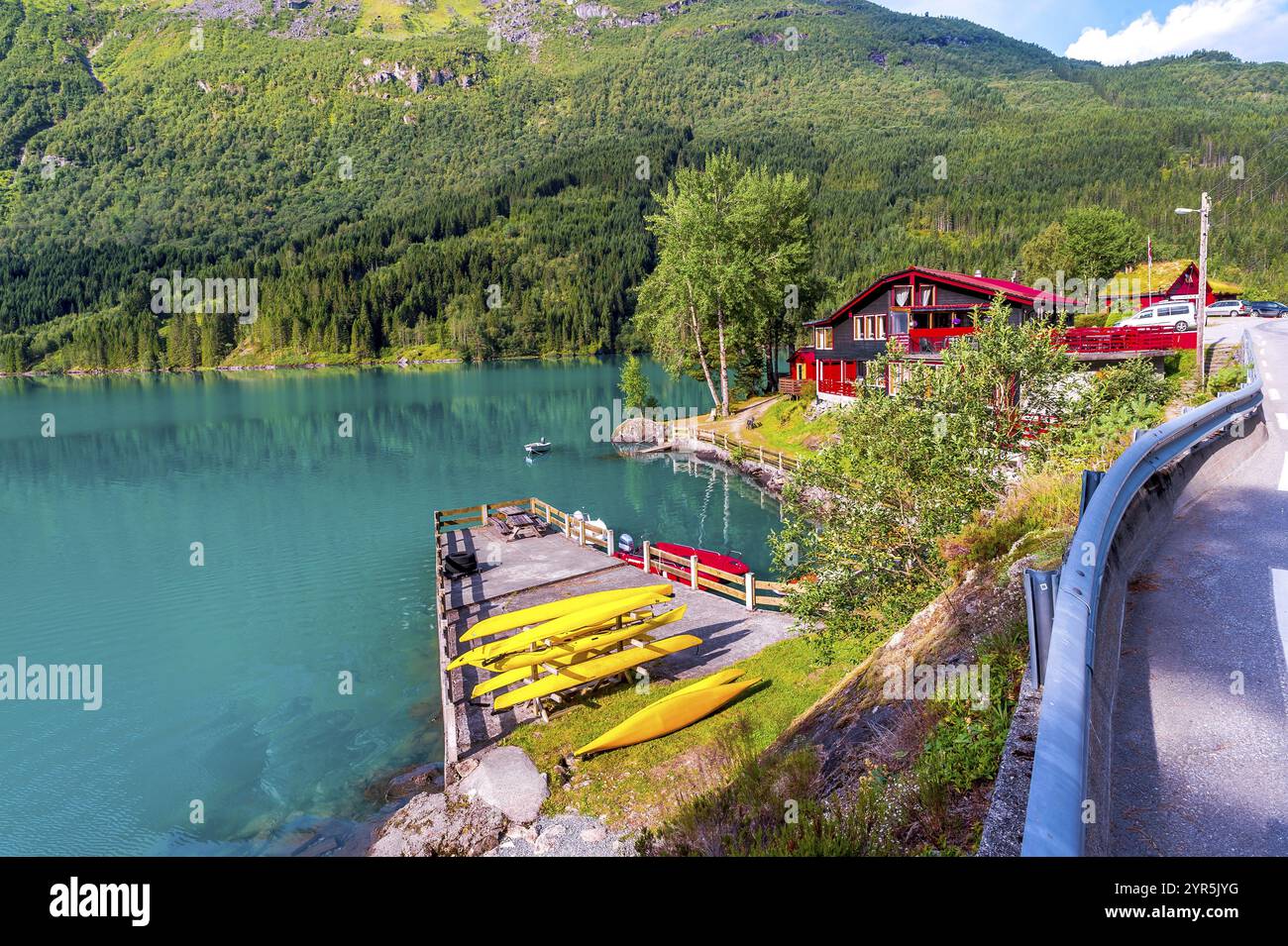 Location de bateaux, bateaux à aubes, Lovanet, lac, Loen, région du Nordfjord, Norvège, Europe Banque D'Images