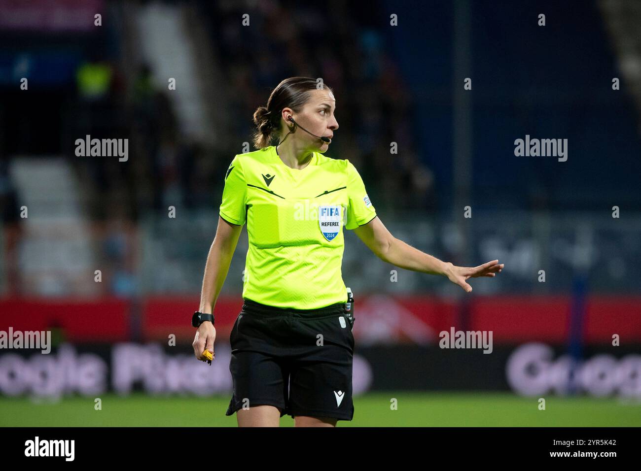 Schiedsrichterin Stephanie Frappart (Frankreich), GER, Deutschland vs Italien, Frauen Fussball Nationalmannschaft, Testspiel UEFA Womens Euro 2025, saison 2024/2025, 02.12.2024 Foto : Eibner-Pressefoto/Michael Memmler Banque D'Images