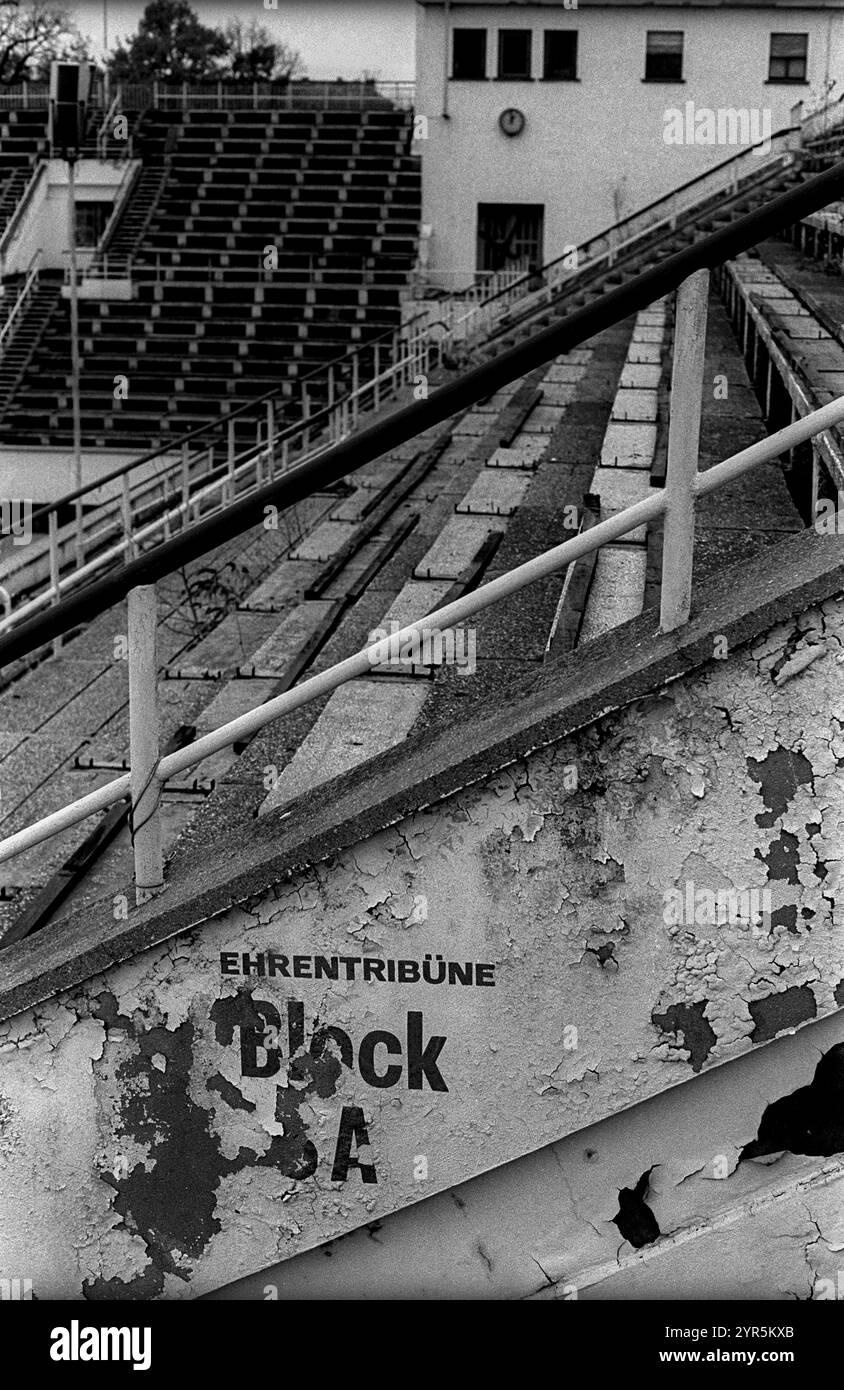 Allemagne, Berlin, 16.11.1991, Friesenstadion (stade de natation) en décomposition, stand VIP bloc ... A, Europe Banque D'Images