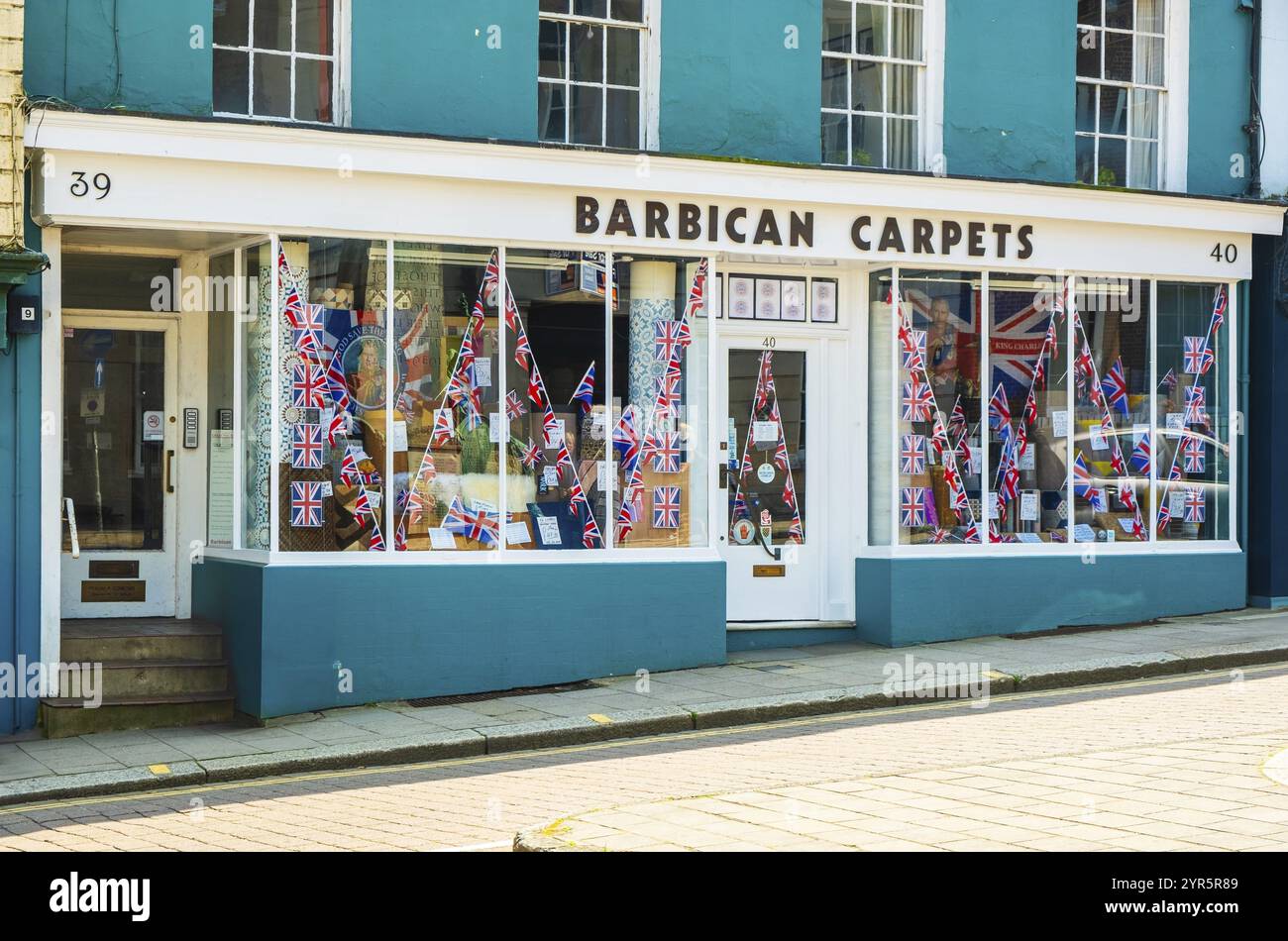 Façade et vitrine d'un ancien magasin de tapis à Lewes, East Sussex, Angleterre, Grande-Bretagne Banque D'Images