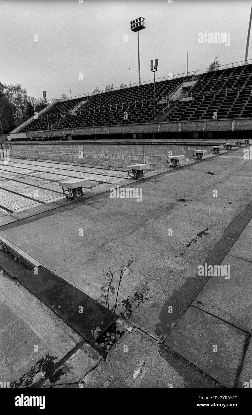 Allemagne, Berlin, 16.11.1991, Friesenstadion (stade de natation) in Decay, Europe Banque D'Images