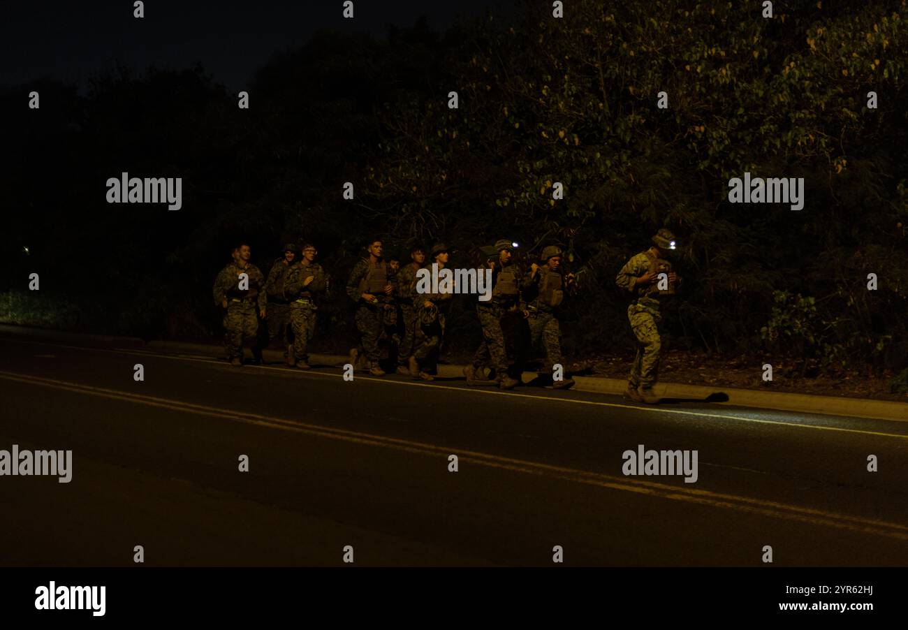 Les Marines des États-Unis avec le 3e régiment littoral des Marines, 3e division des Marines, participent à une course de victoire de Bougainville sur la base du corps des Marines Hawaii, le 27 novembre 2024. La course commémore le 81e anniversaire de la campagne de Bougainville, au cours de laquelle le 3e régiment de Marines a combattu courageusement et héroïquement. (Photo du corps des Marines des États-Unis par le sergent Jacqueline C. Parsons) Banque D'Images