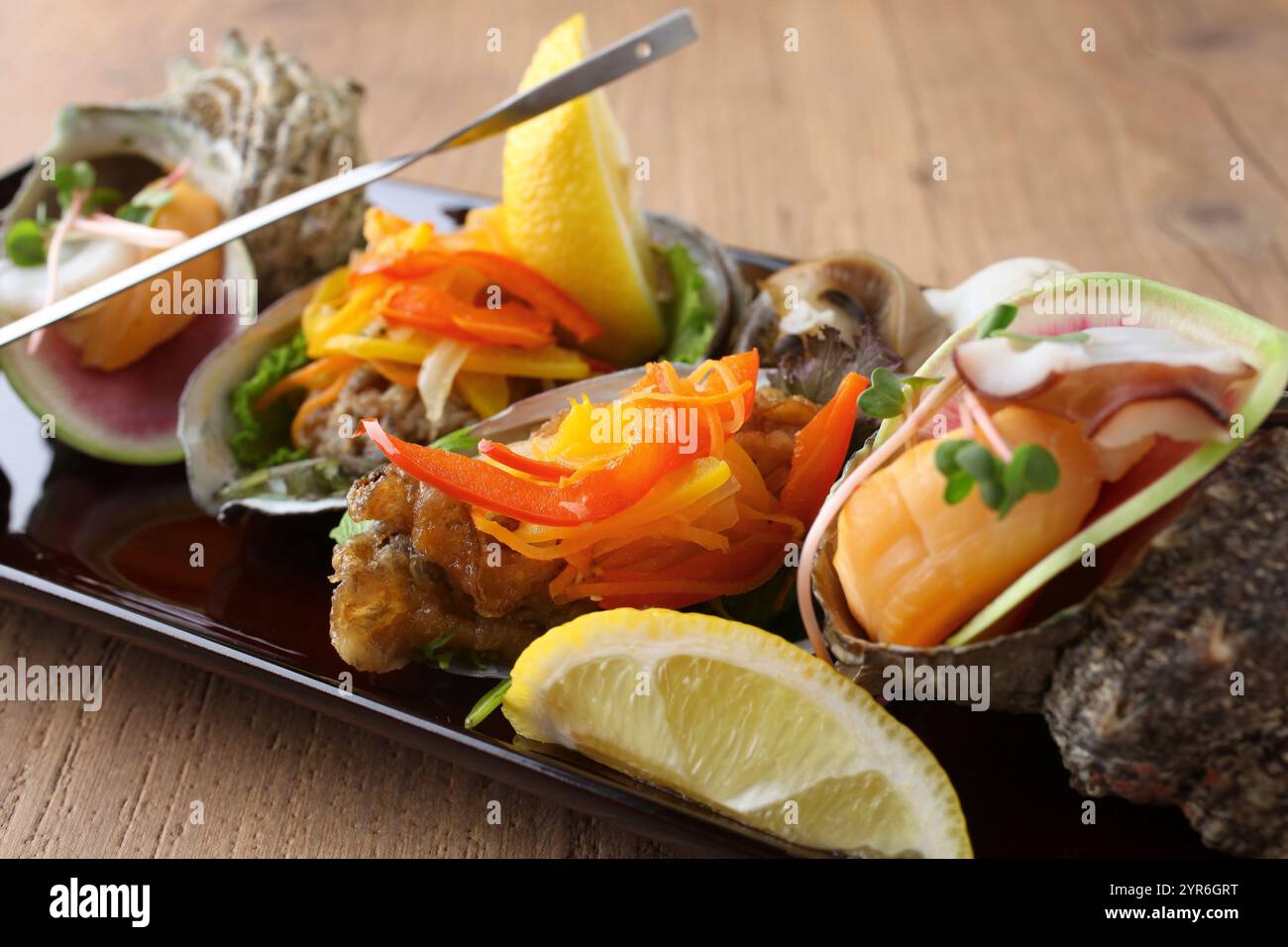 Assiette de luxe de coquilles de turban et d'huîtres Banque D'Images