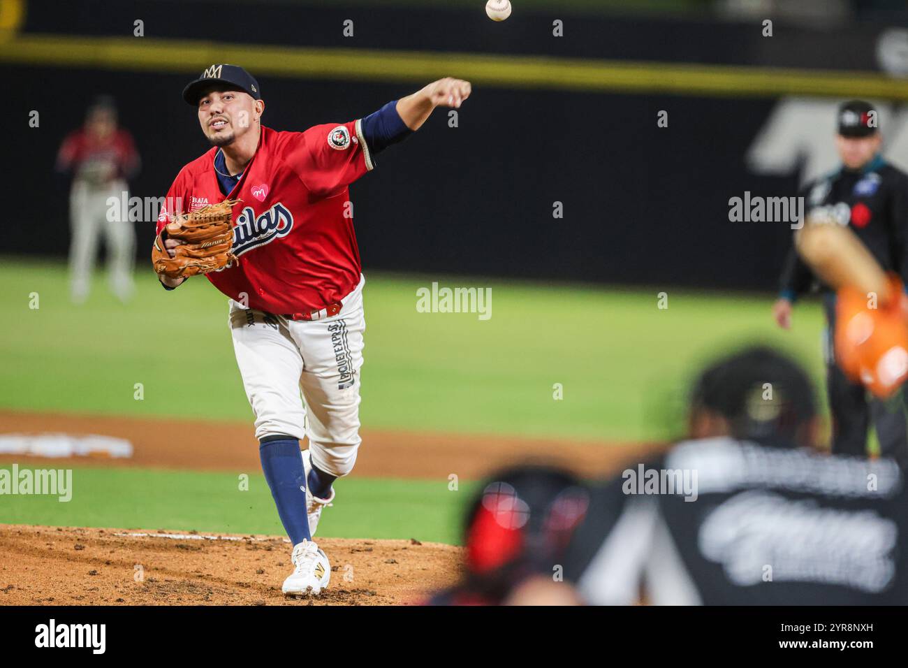 HERMOSILLO, MEXIQUE - NOVEMBRE 29 : Manuel Chavez, lanceur de départ pour les Eagles Mexicali, fait un pitch en première manche, lors d'un match Liga Arco Mexicana del Pacifico entre Aguilas et Naranjeros à l'estadio Fernando Valenzuela le 29 novembre 2024 à Hermosillo, Mexique. (Photo de Luis Gutierrez/Norte photo) Banque D'Images