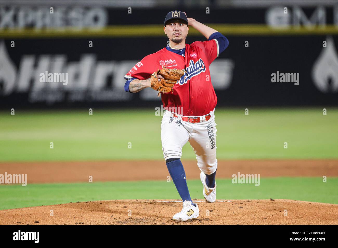 HERMOSILLO, MEXIQUE - NOVEMBRE 29 : Manuel Chavez, lanceur de départ pour les Eagles Mexicali, fait un pitch en première manche, lors d'un match Liga Arco Mexicana del Pacifico entre Aguilas et Naranjeros à l'estadio Fernando Valenzuela le 29 novembre 2024 à Hermosillo, Mexique. (Photo de Luis Gutierrez/Norte photo) Banque D'Images