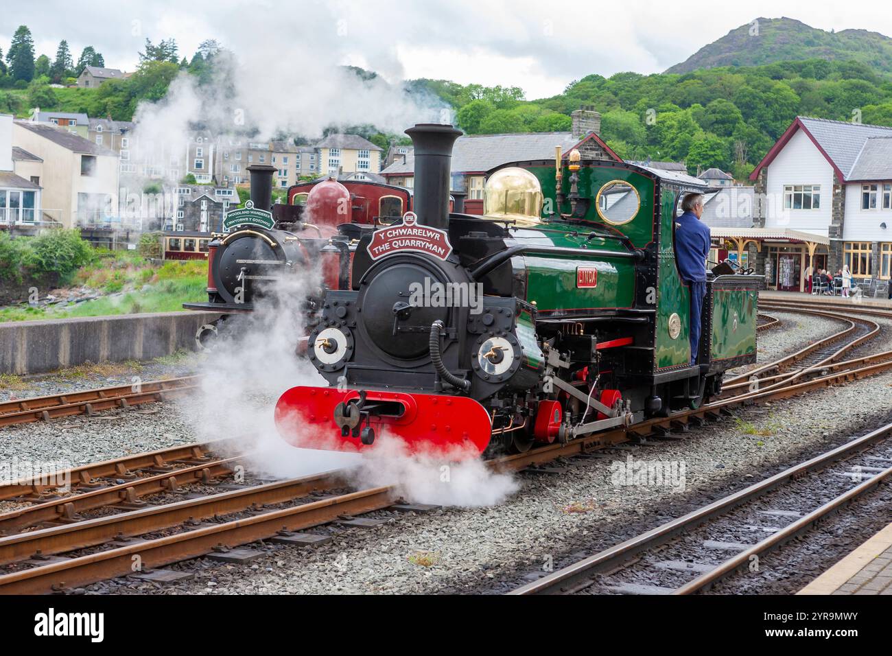 Hunslet 2-4-0 Linda, construit à l'origine pour le Penrhyn Quarry Railway en 1893, à vapeur à Porthmadog Station sur le Festiniog Railway, Gwynedd, pays de Galles: Banque D'Images