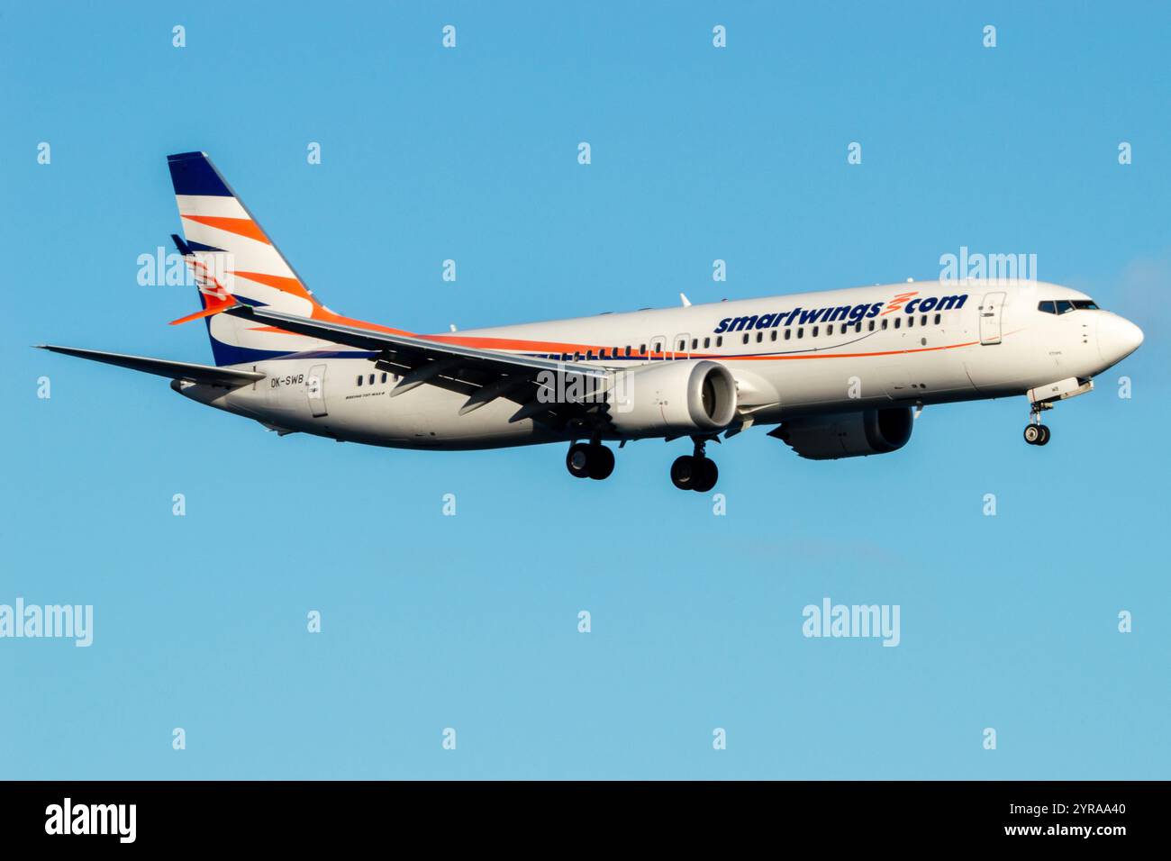 Boeing 737 MAX Airline de la compagnie SmartWings atterrissant à l'aéroport de Gran Canaria. Banque D'Images