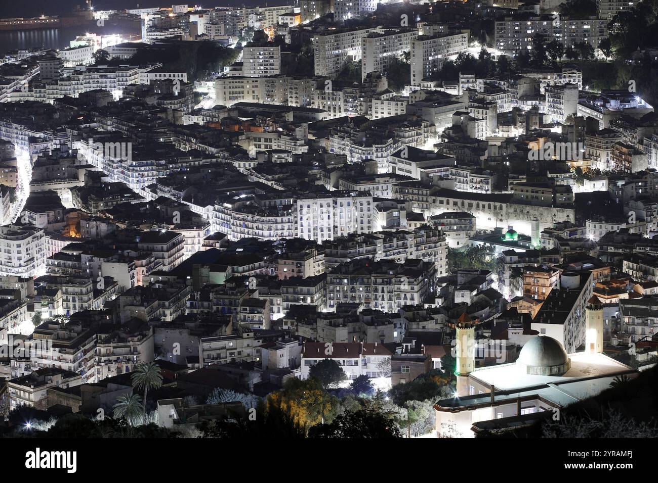 Algérie, Alger : vue nocturne du quartier de Bab El Oued *** local légende *** Banque D'Images