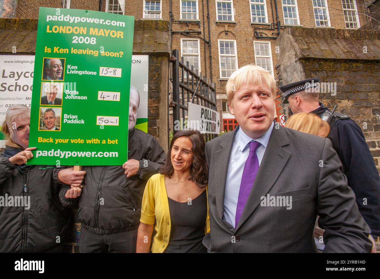 Boris Johnson et sa femme d'alors, Marina Wheeler, font campagne pour le maire de Londres Banque D'Images