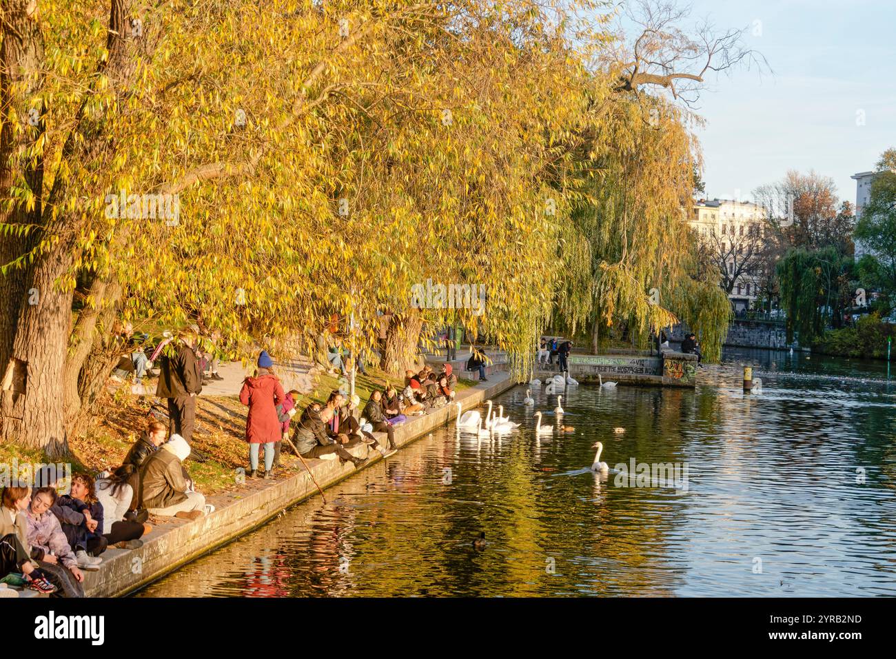 Herbststimmung am Urbanhafen à Berlin-Kreuzberg, Deutschland Banque D'Images