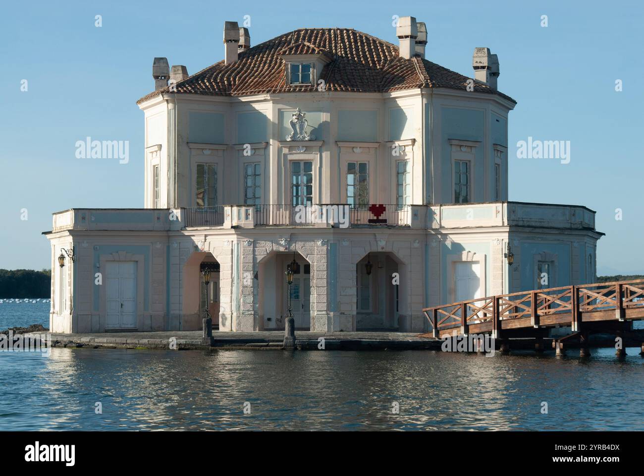 Italie, Fusaro, Bourbon Park (11/01/2024) - Casina Vanvitelliana sur le lafe Fusaro Banque D'Images