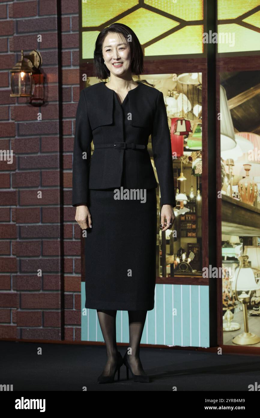 03 décembre 2024. L'actrice sud-coréenne Kim Sun-hwa L'actrice sud-coréenne Kim Sun-hwa, qui joue dans le nouveau drame 'Light Shop', une série originale de Disney , pose pour une photo lors d'un événement publicitaire à Séoul le 3 décembre 2024. Le premier épisode de la série sera disponible sur Dec. 4. Crédit : Yonhap/Newcom/Alamy Live News Banque D'Images