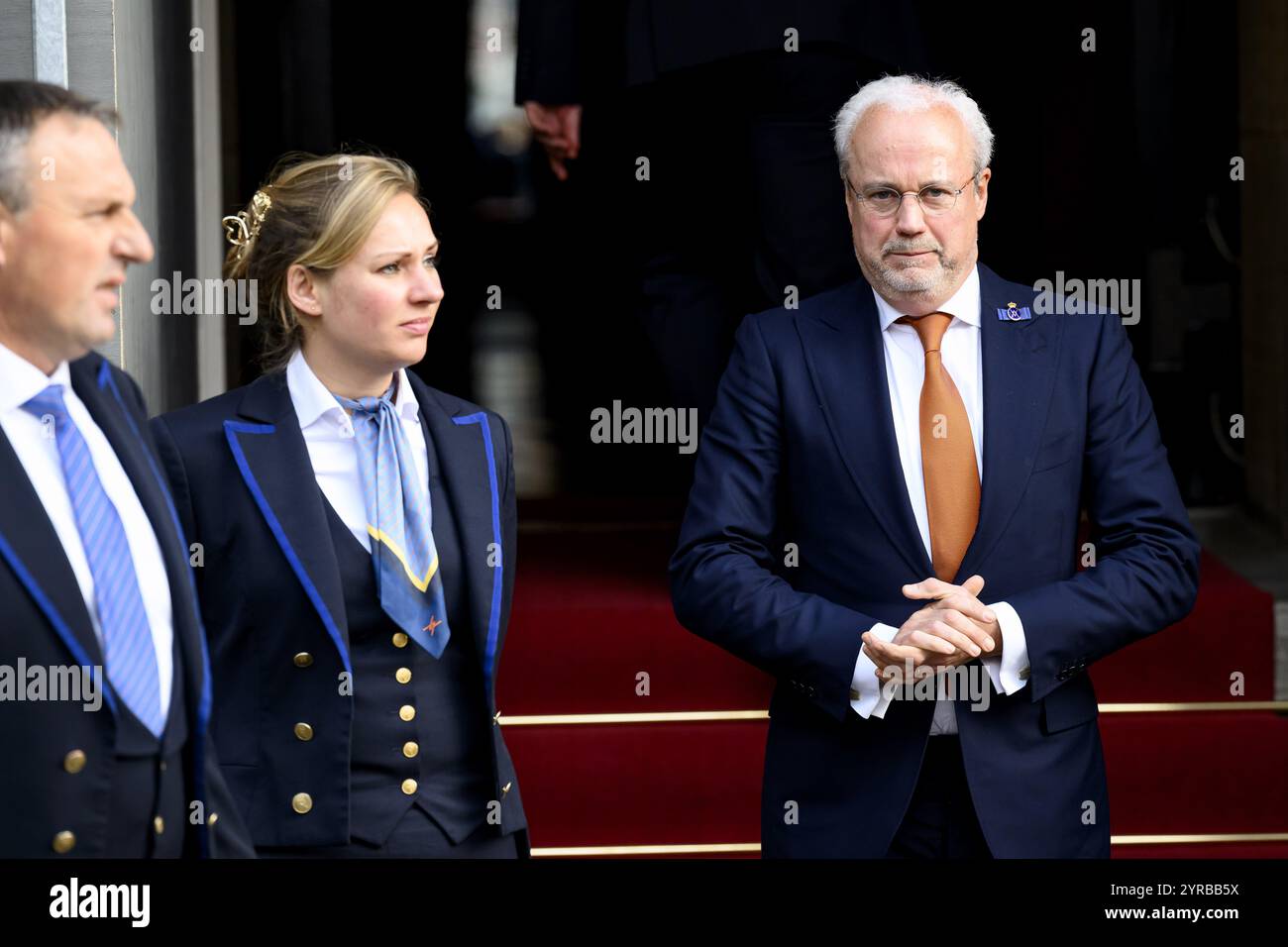 Amsterdam, pays-Bas, 2024-12-03 14:58:20 AMSTERDAM, 03-12-2024, Palais Royal AmsterdamRoi Willem Alexander, Princesse Beatrix, Prince Constantijn, Princesse Laurentien et Princesse Mabel assisteront à la remise des Prix impact Prince Claus 2024 au Palais Royal Amsterdam le mardi 3 décembre. PHOTO : NLBeeld/Patrick van EmstDans la photo : maréchal de la cour Sjoert Klein Schiphorst crédit : NL Beeld / Patrick van EMST crédit : NL Beeld/Alamy Live News Banque D'Images