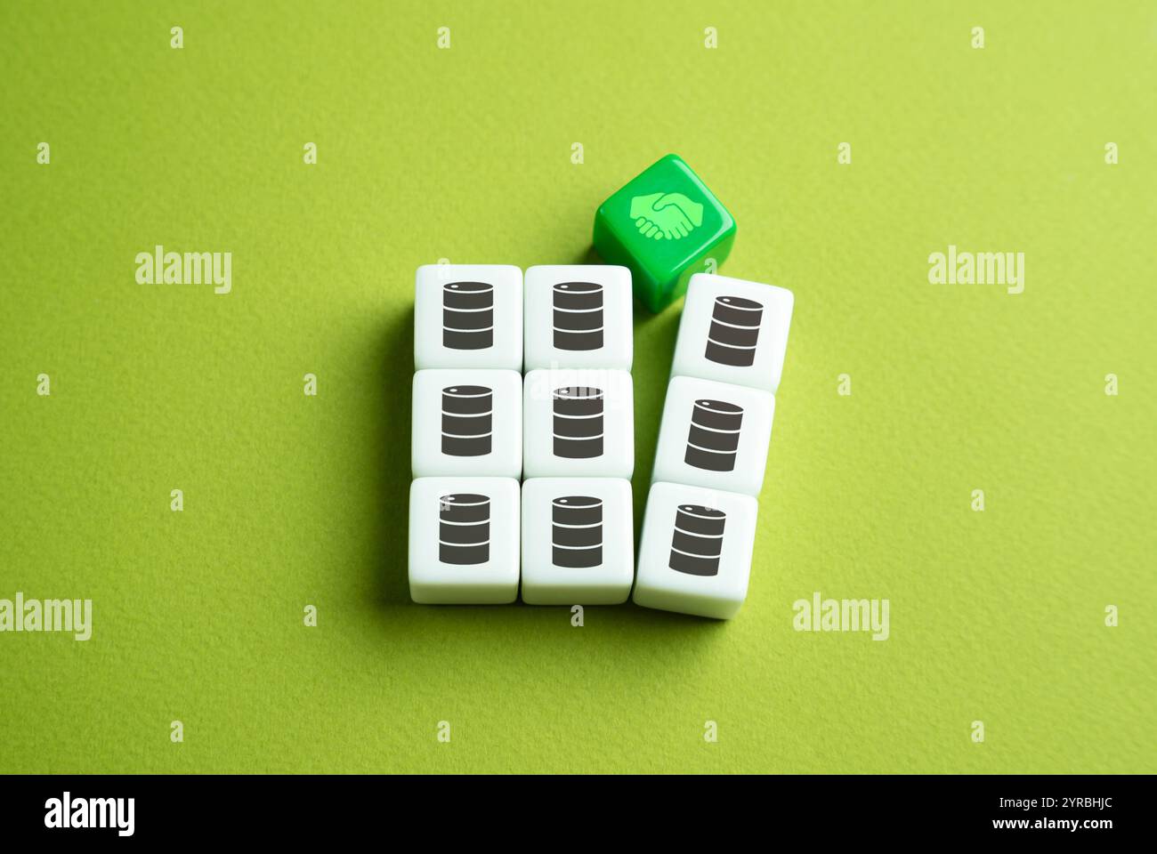 Accord de réduction de la production pétrolière. Transaction pour acheter une partie de l'approvisionnement des réserves. Banque D'Images