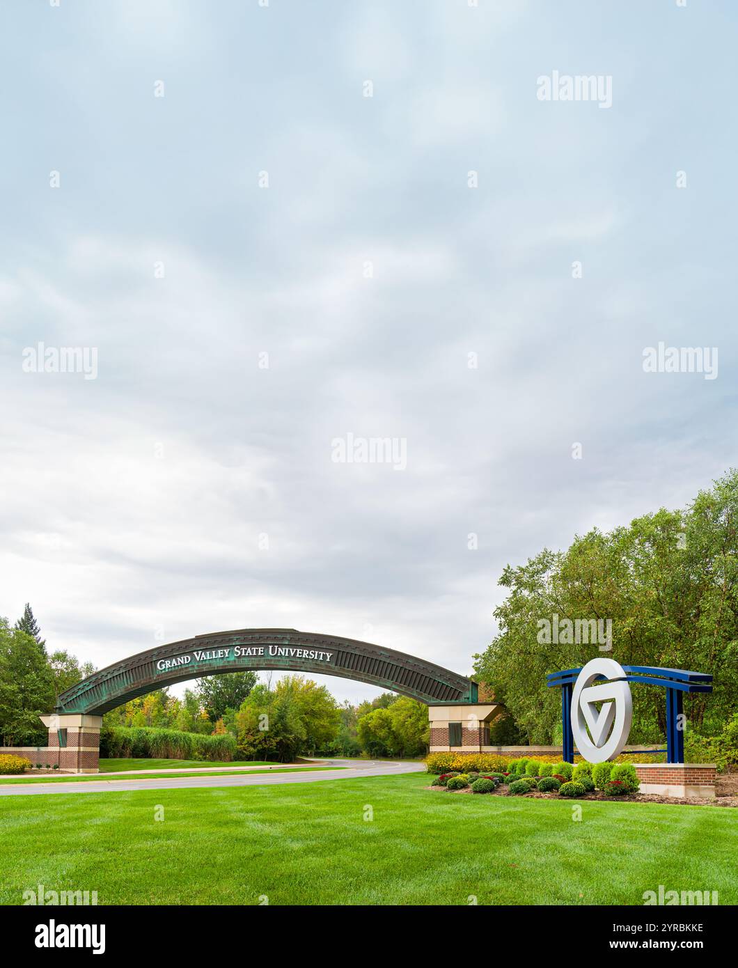 ALLENDALE, mi, États-Unis, 20 SEPTEMBRE 2024 : entrée au campus de la Grand Valley State University. Banque D'Images