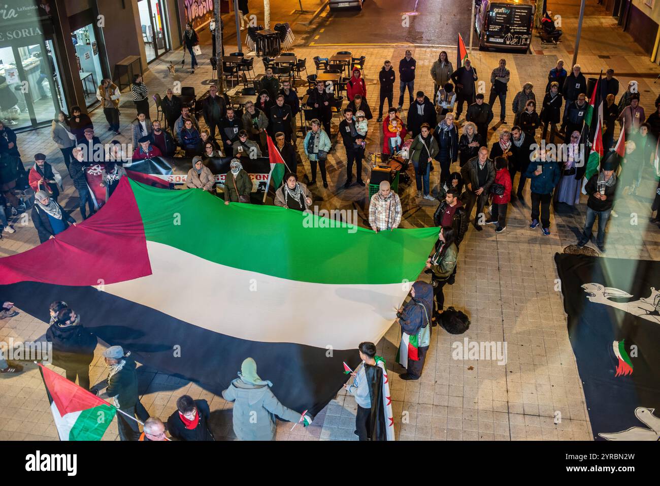 Logrono, la Rioja, Espagne.30 novembre 2024. Manifestation de RESCOP, réseau de solidarité contre l’occupation de la Palestine, dans les rues de Logrono Banque D'Images