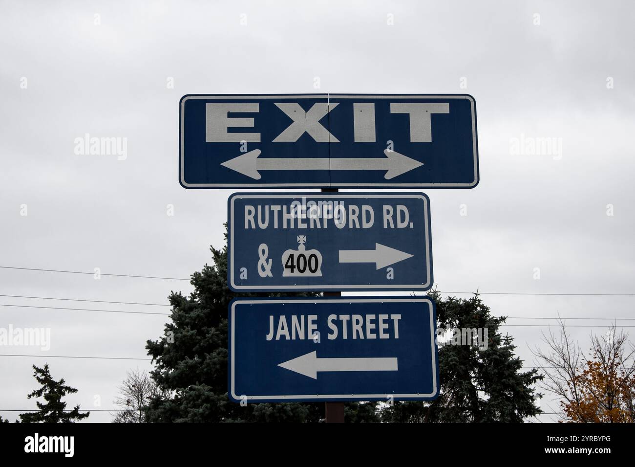 Panneaux directionnels au Canada's Wonderland sur Jane Street à Vaughan, Toronto, Ontario, Canada Banque D'Images