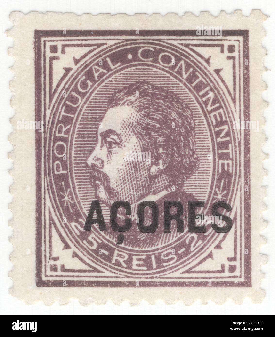 AÇORES - 1880 : 25 timbre-poste reis rouge-lilas représentant un portrait du roi Luiz (Dom Luís I) de profil. Timbres du Portugal surimprimés en noir 'ACORES'. Région autonome des Açores, est l'une des deux régions autonomes du Portugal (avec Madère). C'est un archipel composé de neuf îles volcaniques dans la région de Macaronésie de l'océan Atlantique Nord, à environ 1 400 km (870 mi) à l'ouest de Lisbonne, à environ 1 500 km (930 mi) au nord-ouest du Maroc, et à environ 1 930 km (1 200 mi) au sud-est de Terre-Neuve, Canada. Capitale à Ponta Delgada Banque D'Images
