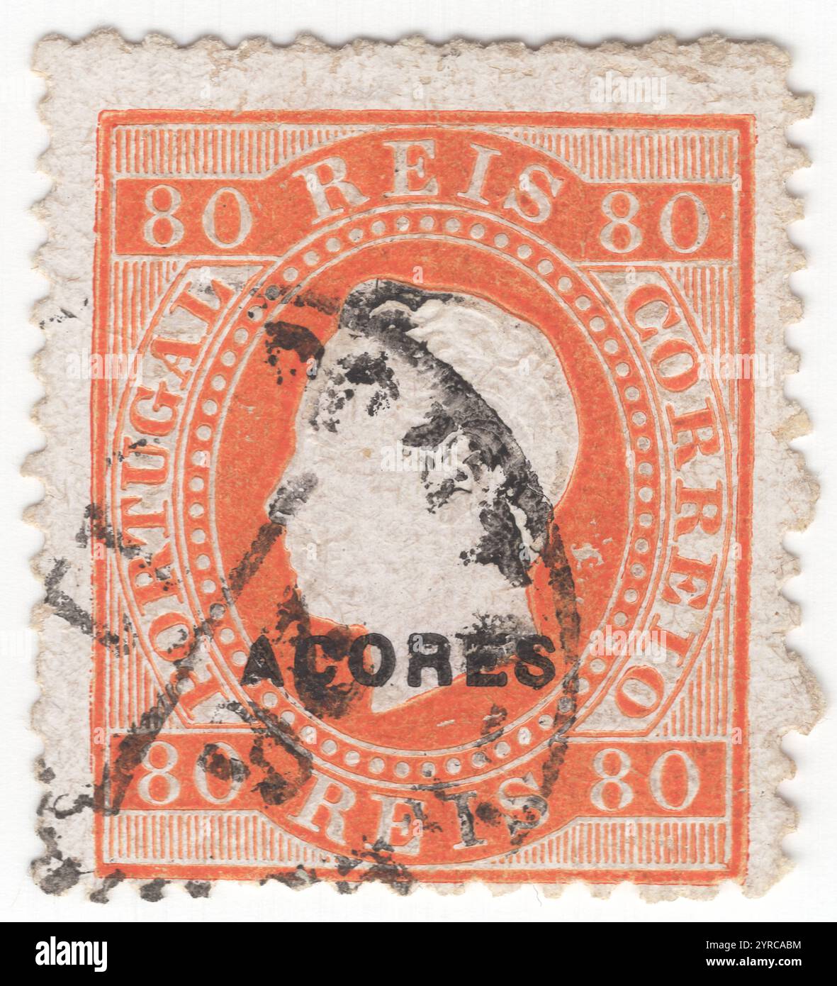 AÇORES - 1884 janvier : timbre-poste orange reis 80 représentant un portrait du roi Luiz (Dom Luís I) de profil. Timbres du Portugal surimprimés en noir 'ACORES'. Région autonome des Açores, est l'une des deux régions autonomes du Portugal (avec Madère). C'est un archipel composé de neuf îles volcaniques dans la région de Macaronésie de l'océan Atlantique Nord, à environ 1 400 km (870 mi) à l'ouest de Lisbonne, à environ 1 500 km (930 mi) au nord-ouest du Maroc, et à environ 1 930 km (1 200 mi) au sud-est de Terre-Neuve, Canada. Capitale à Ponta Delgada Banque D'Images