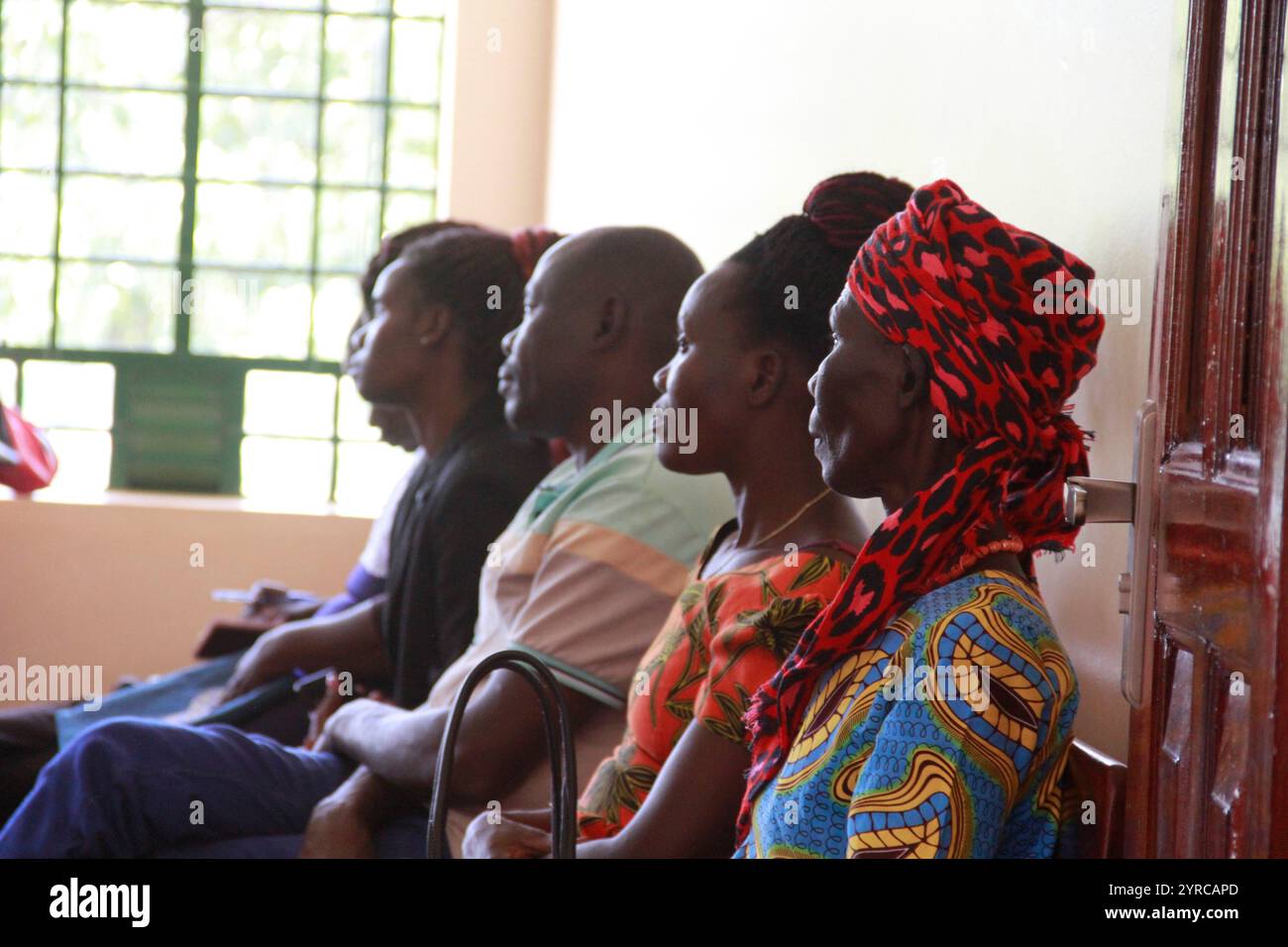 Un tribunal de la ville de Gulu, dans le nord du pays, a condamné Thomas Kwoyelo, commandant de l’Armée de résistance du Seigneur (LRA), à 40 ans de prison après un procès historique pour crimes de guerre en raison de son rôle dans le règne de violence de deux décennies du groupe. Le procès Landmark est la première fois qu’un membre de l’Armée de résistance du Seigneur est traduit en justice dans ce pays d’Afrique de l’est. Ouganda. Banque D'Images