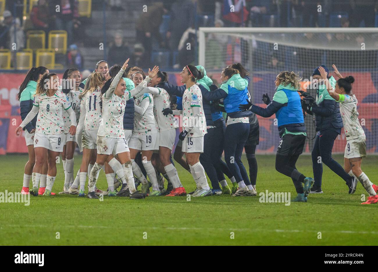 Teplice, République tchèque. 03 décembre 2024. Les joueurs du Portugal célèbrent après avoir remporté le match de qualification éliminatoire de la Coupe d'Europe de football féminin 2e tour République tchèque vs Portugal à Teplice, République tchèque, le 3 décembre 2024. Crédit : Ondrej Hajek/CTK photo/Alamy Live News Banque D'Images