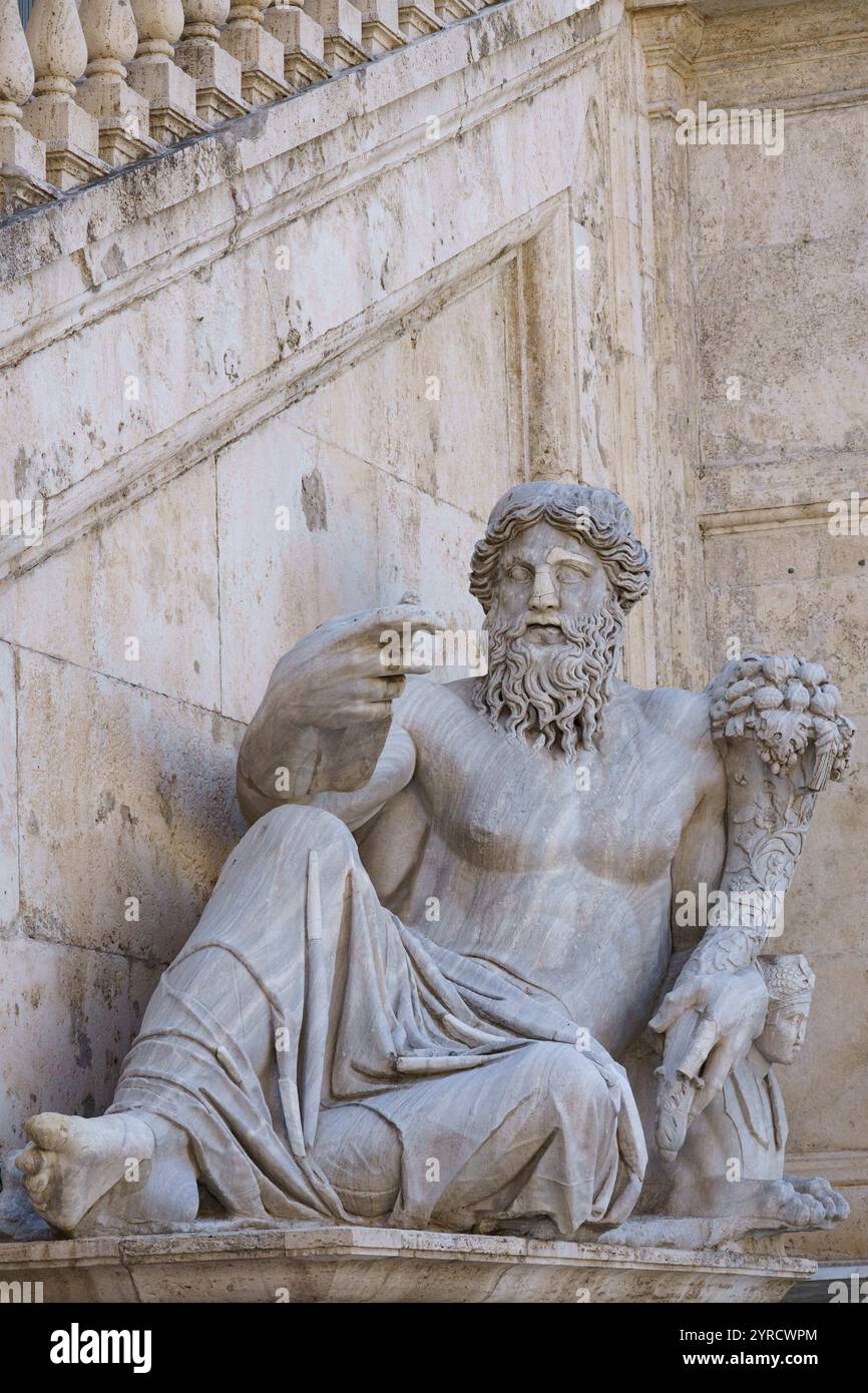 Statue du Dieu du fleuve du Nil, l'une des deux statues du fleuve (l'autre est dédiée au Dieu du Tibre) conçu par Michel-Ange situé à Piazza d. Banque D'Images
