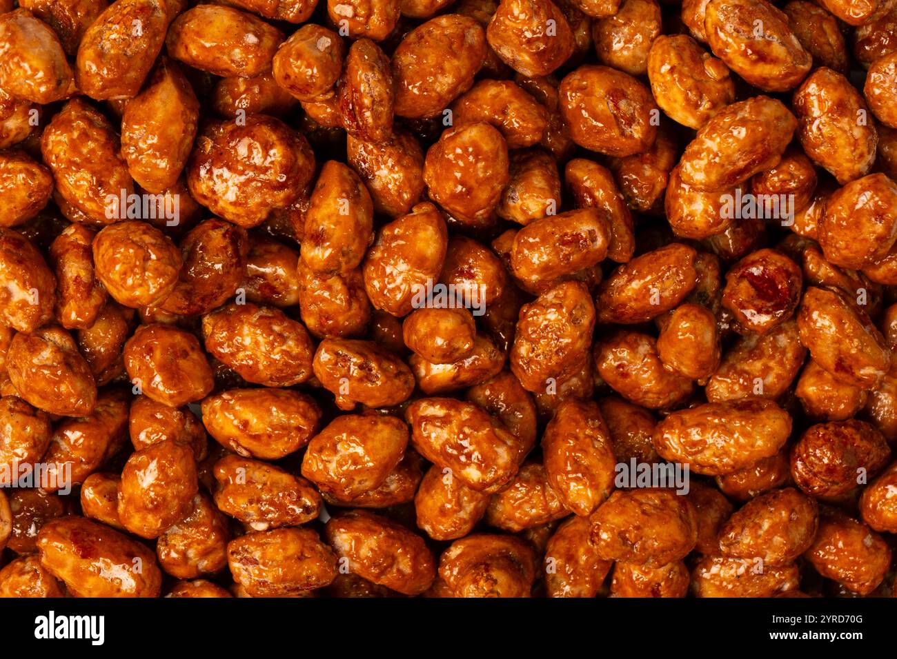 Savoureux cacahuètes grillées sucrées comme fond. Banque D'Images