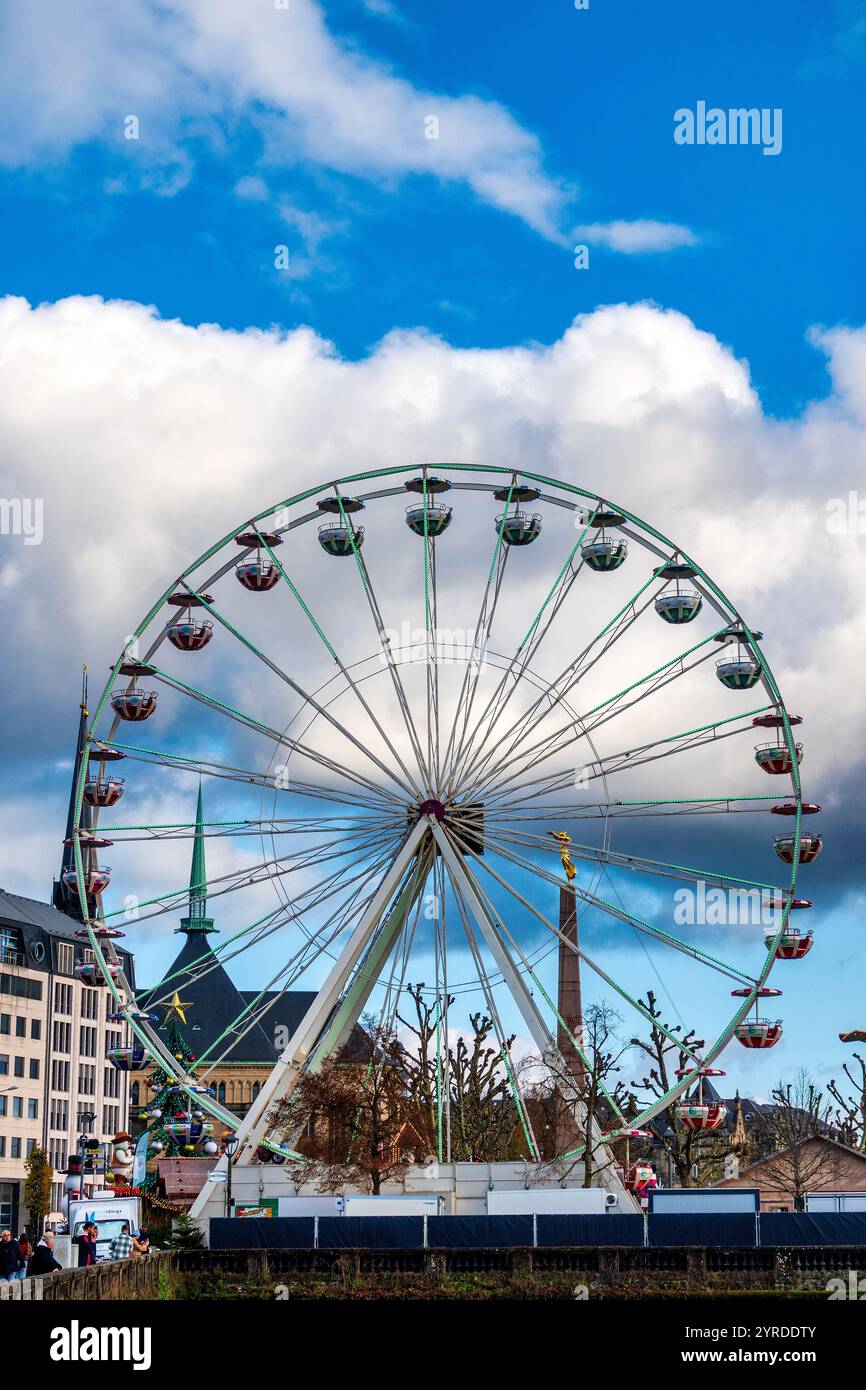La grande roue de 32 mètres de haut au Wantermaart (marché d'hiver) à Luxembourg City, Luxembourg Banque D'Images