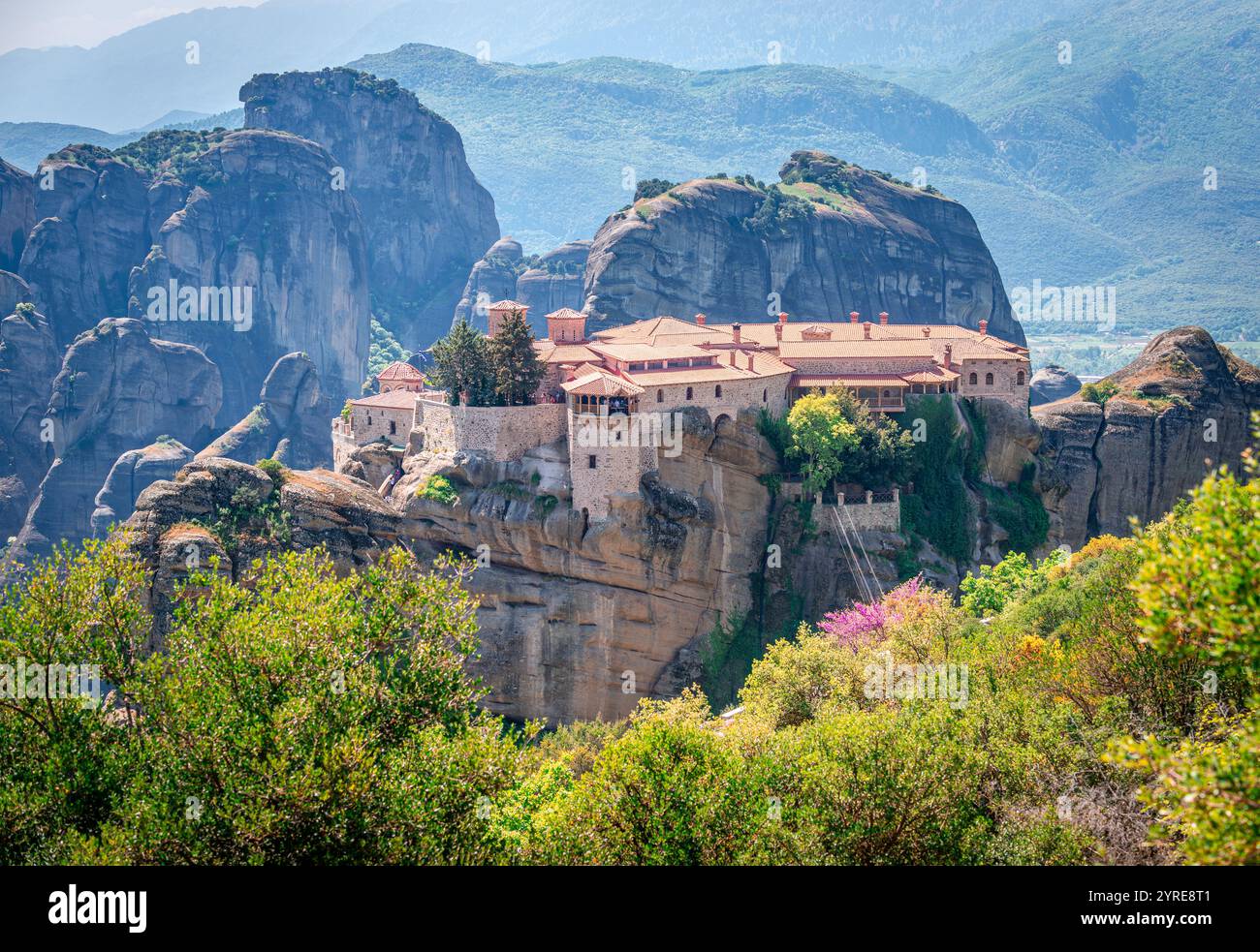 Le monastère de Varlaam dans les Météores, une formation rocheuse dans l'unité régionale de Trikala, en Thessalie, au nord-ouest de la Grèce. Banque D'Images