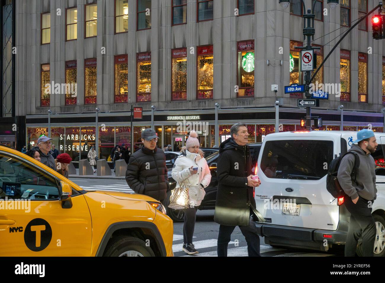 Starbucks Reserve est un café/restaurant/boutique de cadeaux de trois étages situé dans l'Empire State Building, 2024, New York City, États-Unis Banque D'Images
