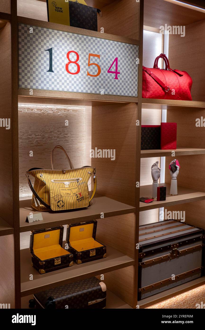 Le magasin temporaire Louis Vuitton a déménagé au 6 E. 57th équipé, 2024, New York City, USA Banque D'Images