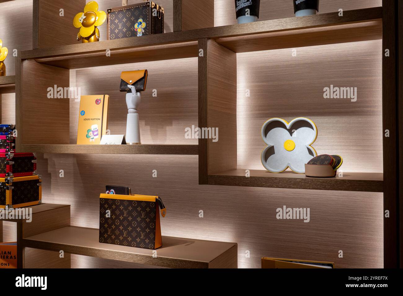 Le magasin temporaire Louis Vuitton a déménagé au 6 E. 57th équipé, 2024, New York City, USA Banque D'Images